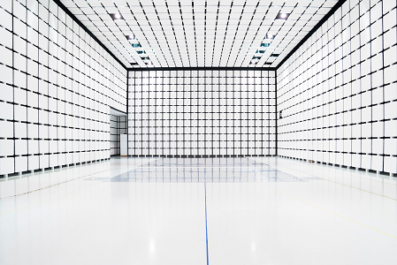 「10 m法電波暗室」の画像