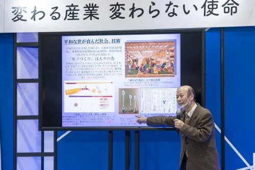 国立科学博物館 産業技術史資料情報センター長 鈴木一義氏による基調講演の様子2