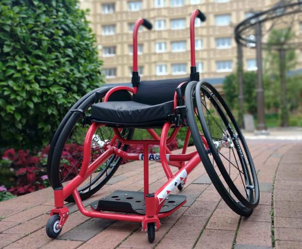 株式会社マクルウ 子ども用車いすの画像