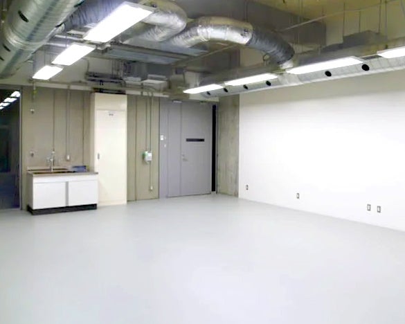 本部 製品開発支援ラボ前廊下の写真